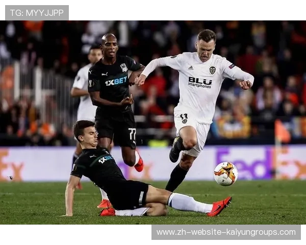 AC米兰前场压迫成功,对手后防出现失误